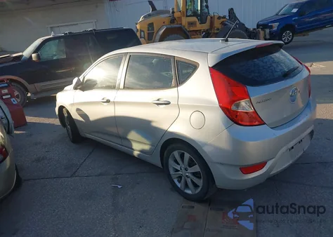 2012 Hyundai Accent Se z USA, uszkodzony, nr VIN KMHCU5AE3CU043202